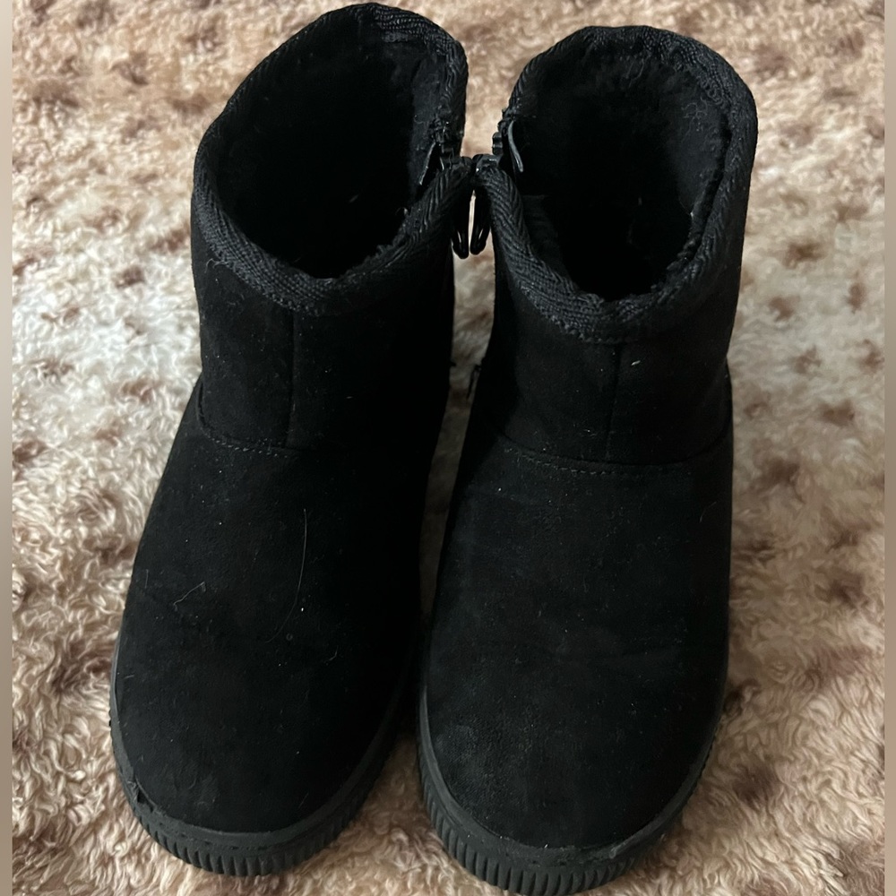 Size 10 black boots by Cat & Jack